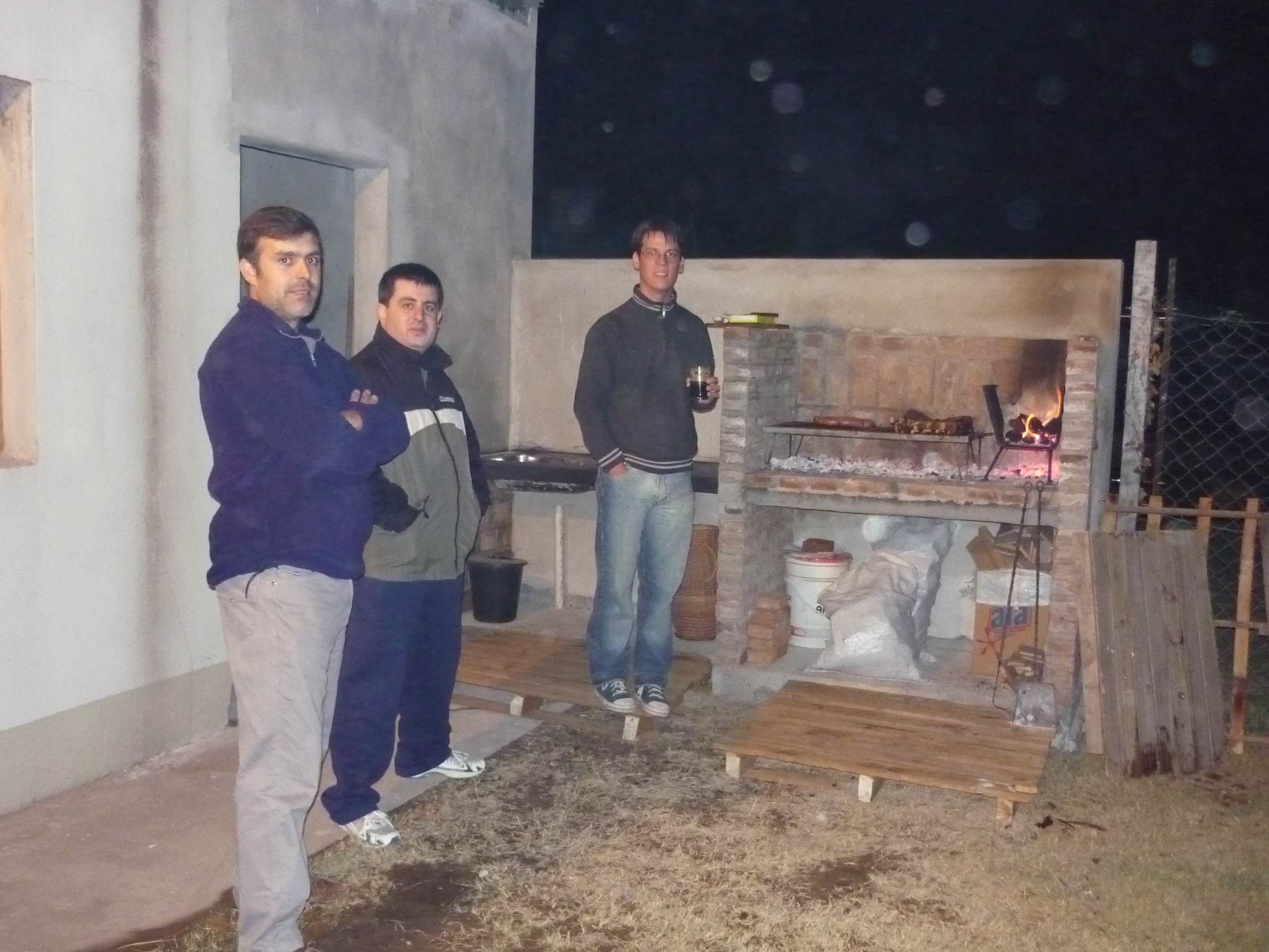 fotos/2010-05-15 - Inauguracion parrilla de afuera/P1010162.JPG